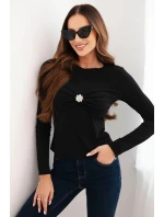 Dámska blúzka z viskózy s opaskom a brošňou čierna