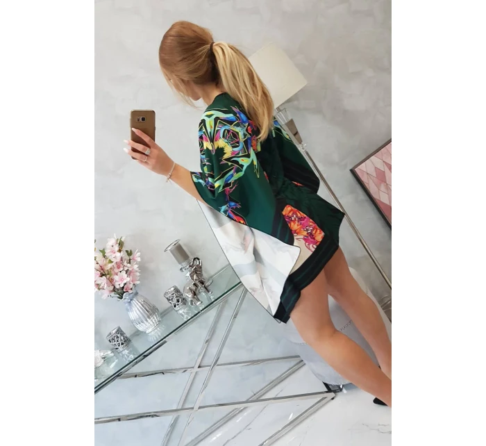 Netopierie šaty s viazaním v páse zelenej Netopierie šaty s viazaním v páse zelenej