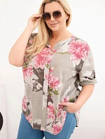 Plus size dámska bavlnená blúzka s véčkovým výstrihom s kvetinovým vzorom fango