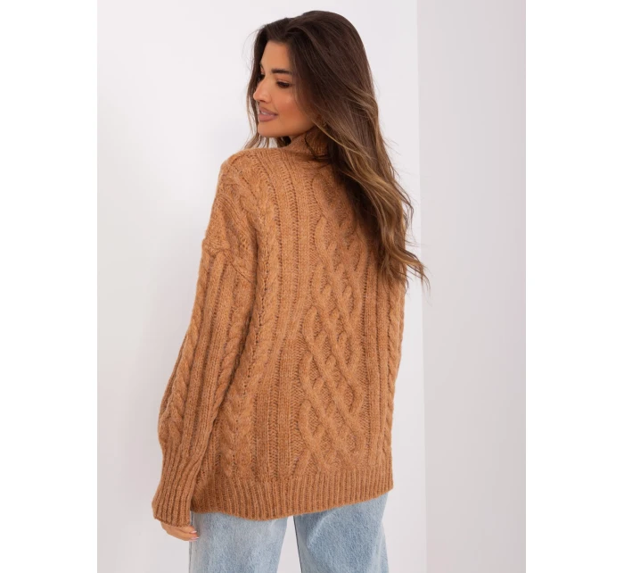 Sweter AT SW camelowy model 19018721 - FPrice Sweter AT SW camelowy model 19018721 - FPrice