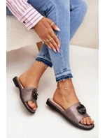 Klapki Damskie Na Płaskim Obcasie Z Ozdobnym Detalem KV51-007 Grafitowe