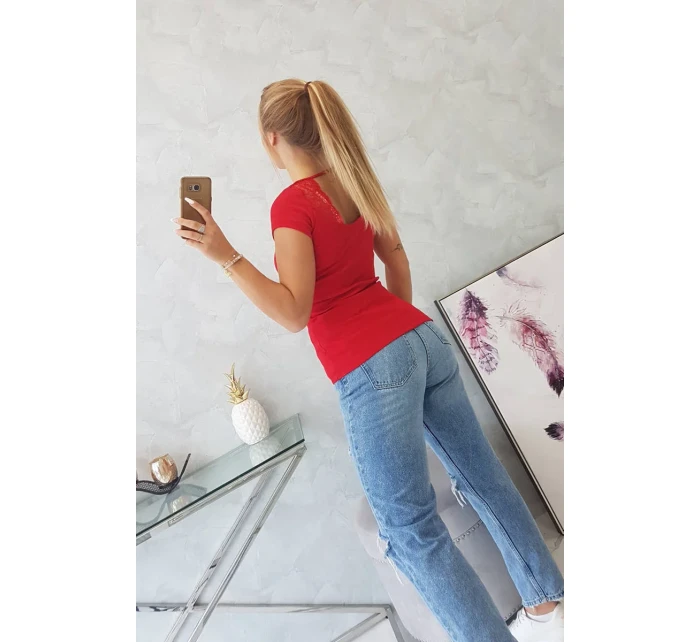 Blúzka s čipkovým výstrihom červená