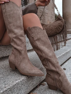 Eko semišové kozačky kovbojky dámské na podpatku béžové model 21715434 - Boto