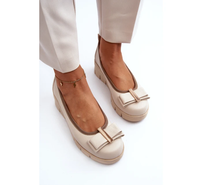Kožené baleríny na platformě s ozdobou krémové Lewski model 21644614 - Boto