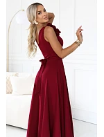 model 22311288 Elegantní večerní maxi šaty s rozparkem a růžemi – vínové - numoco