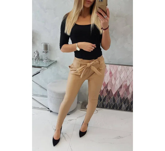 Kožené kalhoty zavazované vpředu v béžové barvě