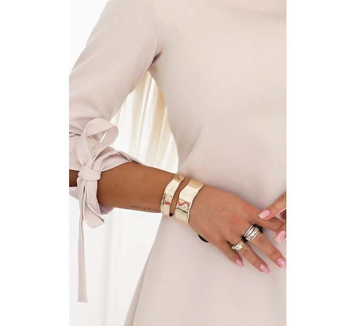 ALICE Trapézové mini šaty s mašlí a rukávy béžové model 22103557 - numoco