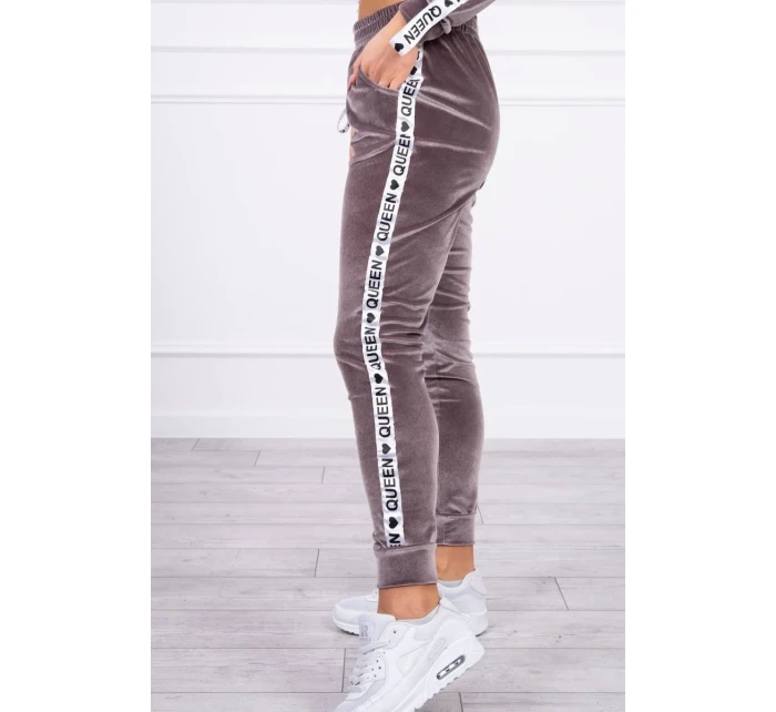 Velúrová súprava s nápisom Queen grey