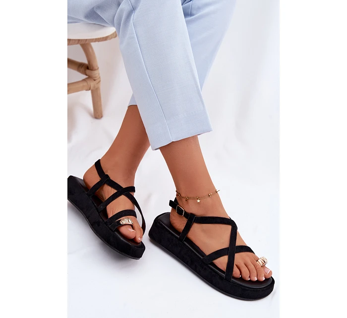 Sandály na platformě s zlatým detailem Černé Olmira