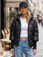 Krótka kurtka damska pikowana z kapturem czarna model 22341023 - FashionStreet
