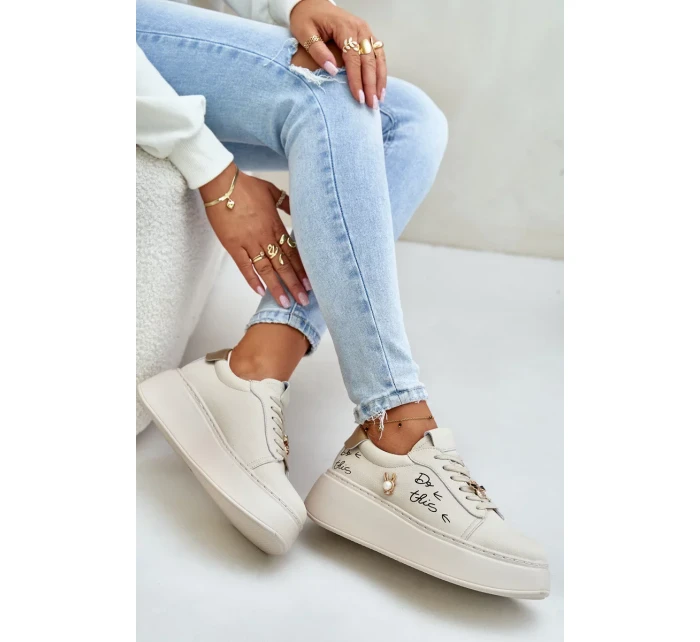 Dámske kožené tenisky s platformou a odznakom Vinceza Badge Beige Dámske kožené tenisky s platformou a odznakom Vinceza Badge Beige