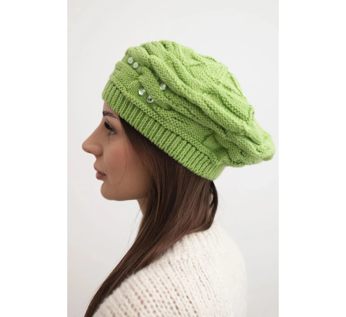Dámska zimná čiapka s ozdobným pletením a kryštálmi K398 pistáciová
