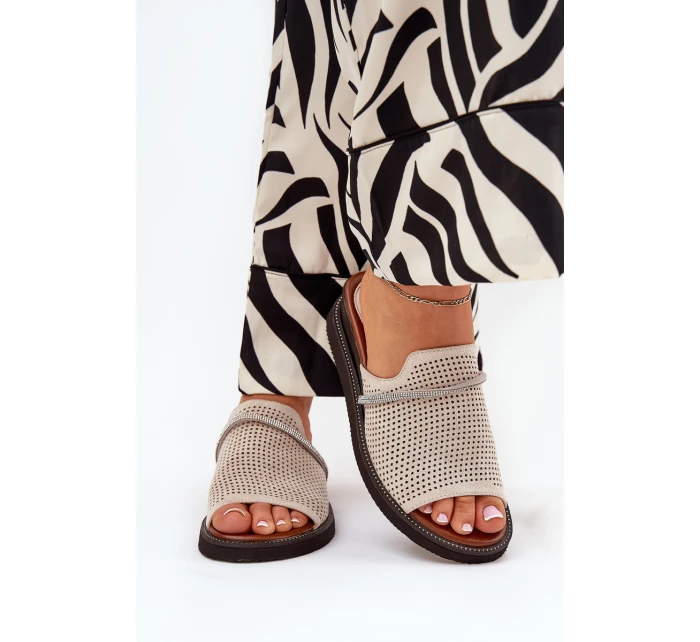 Klapki Damskie Na Koturnie Z Ozdobnym Paseczkiem Beżowe Teriwes Klapki Damskie Na Koturnie Z Ozdobnym Paseczkiem Beżowe Teriwes