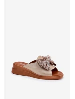 Dámské Pantofle Na Klínu S Mašlí Zlaté model 21692807 - Boto Dámské Pantofle Na Klínu S Mašlí Zlaté model 21692807 - Boto