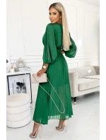 KLARA Světle zelené dámské plisované šaty s výstřihem a opaskem model 21109897 - numoco basic KLARA Světle zelené dámské plisované šaty s výstřihem a opaskem model 21109897 - numoco basic