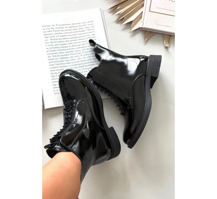 Lakované dámské kozačky z přírodní kůže model 21713802 Černé - D&A