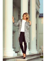 Teplý dámsky prehoz s kapucňou, vreckami a vzorom "mesto" model 6376504