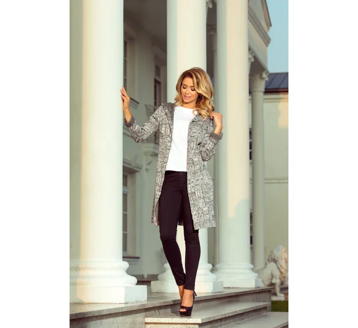 Teplý dámsky prehoz s kapucňou, vreckami a vzorom "mesto" model 6376504