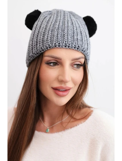 Dámská zimní pletená čepice s bambulí model 21817787 tmavě šedá - K-Fashion Dámská zimní pletená čepice s bambulí model 21817787 tmavě šedá - K-Fashion