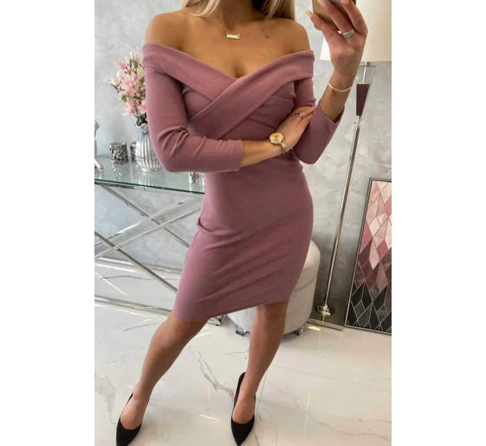 Přiléhavé šaty s výstřihem do V tmavě růžové