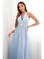 Dámske viskózové maxi šaty viazané za krkom s ozdobnou sponou modré