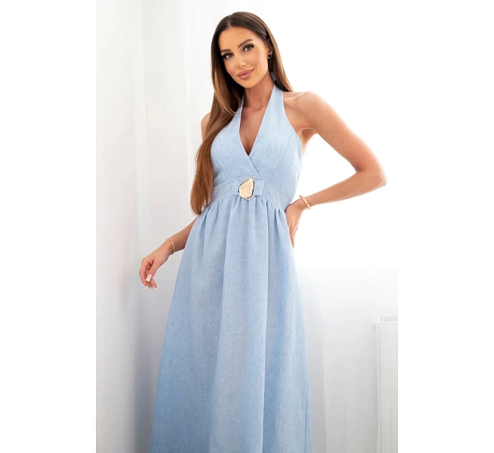 Dámske viskózové maxi šaty viazané za krkom s ozdobnou sponou modré