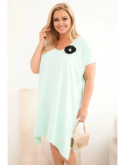 Dámske bavlnené šaty Plus Size s brošňou a výstrihom Mint
