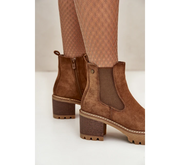 Dámské Zateplené Botky Na Podpatku Eko Semišové Hnědé model 21669073 - Boto Dámské Zateplené Botky Na Podpatku Eko Semišové Hnědé model 21669073 - Boto
