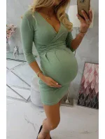 Priliehavé šaty s prestrihom pod prsiami tmavo mätovej farby