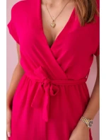 Krátky overal viazaný v páse fuchsiovej farby