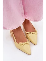 Dámské sandály z umělé kůže na nízkém podpatku model 22107051 - Boto Dámské sandály z umělé kůže na nízkém podpatku model 22107051 - Boto