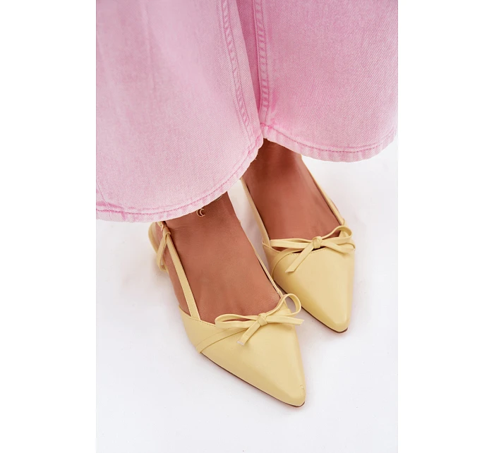 Dámské sandály z umělé kůže na nízkém podpatku model 22107051 - Boto Dámské sandály z umělé kůže na nízkém podpatku model 22107051 - Boto