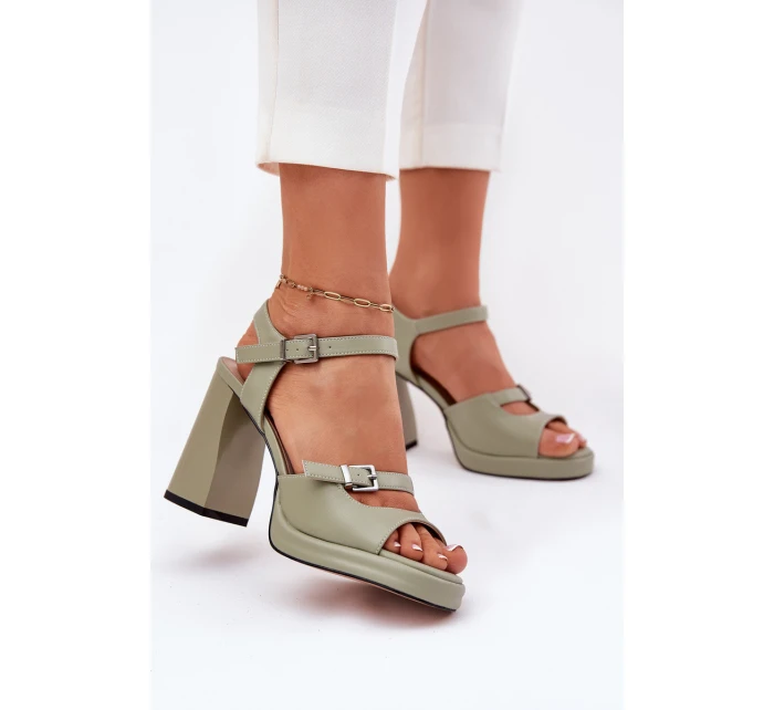Dámské kožené sandály na podpatku model 21695162 zelené - VINCEZA