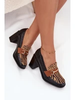 Dámské polobotky na podpatku s a zlatým detailem model 21709866 - Boto