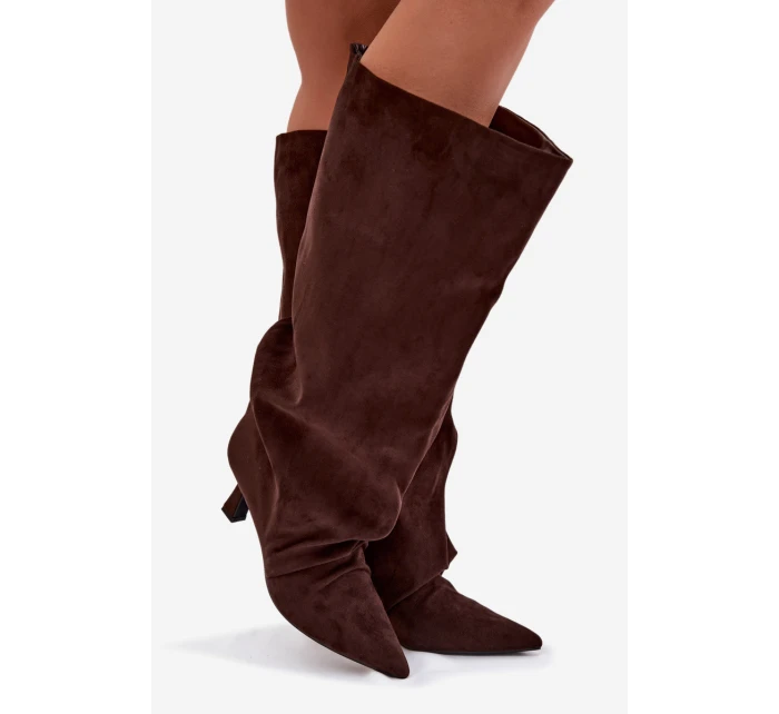 Kozačky s širokým horním lemem a rýhami na podpatku Harela