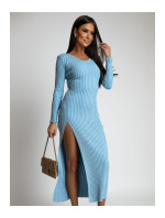 Modré priliehavé maxi šaty s rozparkom