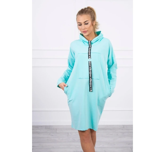 Mátové šaty s kravatou