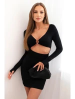 Dámske šaty s dlhým rukávom a výrezom v páse s ozdobným kruhom čierne