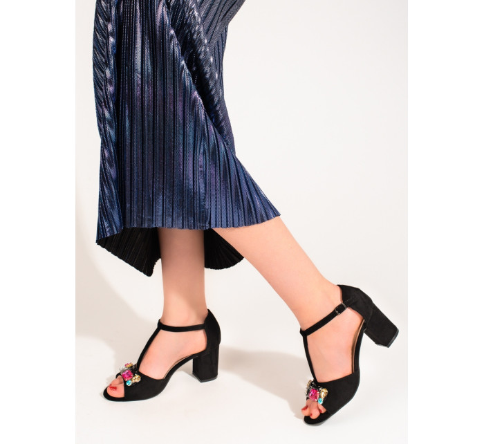 Moderné čierne dámske sandále na širokom podpätku
