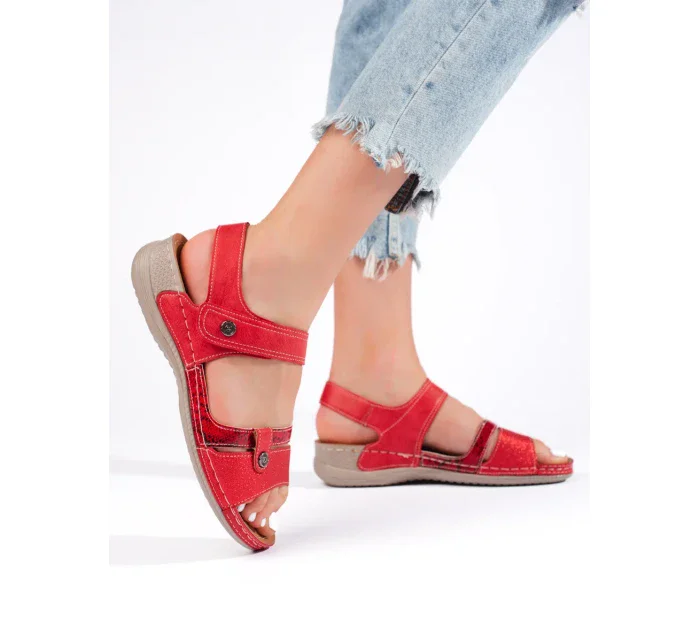 Módní sandály červené dámské na plochém podpatku Módní sandály červené dámské na plochém podpatku