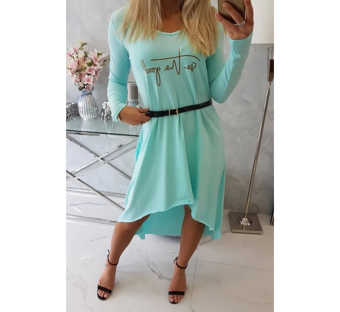 Šaty s ozdobným páskem a nápisem mint Šaty s ozdobným páskem a nápisem mint