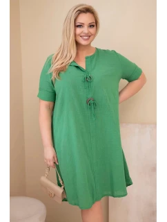 Dámske bavlnené šaty pre plnoštíhle ženy so zaväzovaním vo výstrihu zelené
