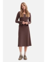 Midi šaty z úpletu hnědé model 21379970 - BeWear