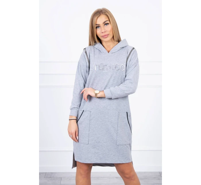 Neobmedzené šedé šaty