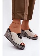 Kožené sandály na platformě s ozdobou model 22100363 Béžové - S.Barski