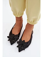 Dámské sandály na nízkém podpatku s květem Černé model 22102844 - Boto