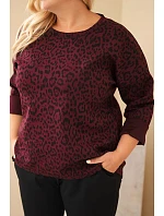 Dámska blúzka vo veľkosti Plus Size s leopardím vzorom a predĺženým zadným dielom v bordovo-červenej farbe