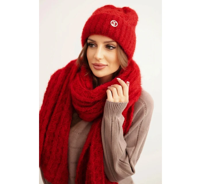 Dámska čiapka a šatka s pruhom a ozdobou červená