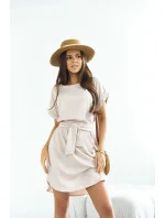 Dámske jednoduché béžové šaty s okrúhlym výstrihom (655) Dámske jednoduché béžové šaty s okrúhlym výstrihom (655)