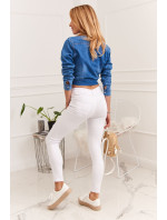 Roztrhané džínsy v bielej farbe